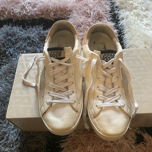 GOLDEN GOOSE SIZE 5 USED-clean GREAT PRICE